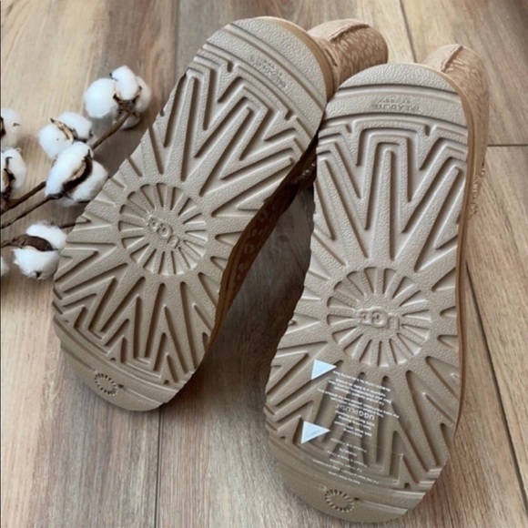 🌿UGG- CLASSIC SNOW LEOPARD BOOTS🌿 - Picture 7 of 15
